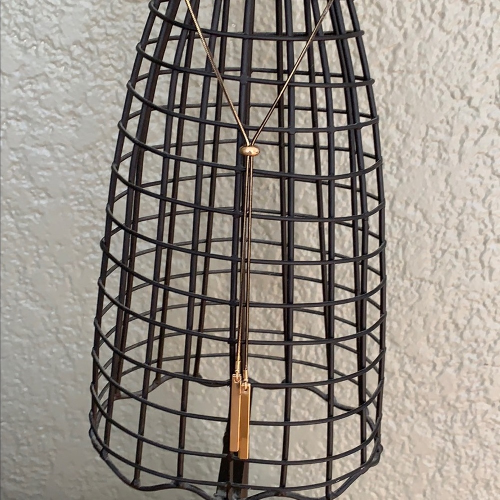 Versatile necklace with adjustable cinch